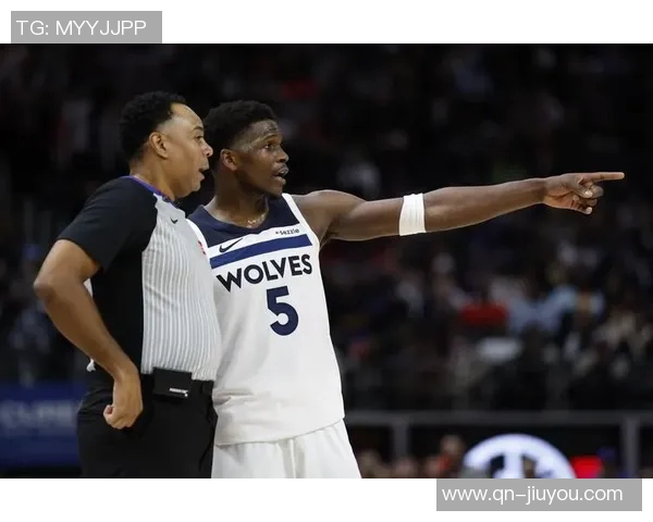 爱德华兹半场表现亮眼11投5中贡献14分1篮板1助攻1盖帽