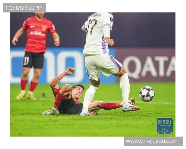 蓉城后防失误致失球广岛球员抓住机会扳平比分