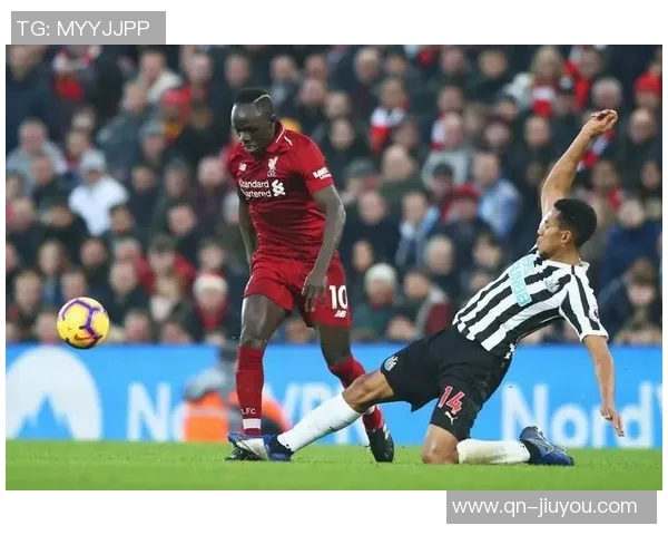 文班赛后与保罗亲密耳语击掌庆祝胜利瞬间引发热议